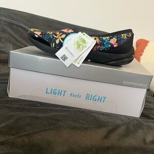 Bzees Black Maui Slipons